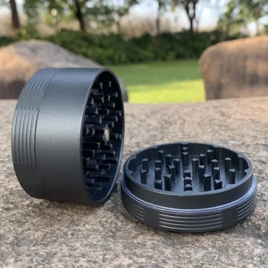 Grinder Céramique Antiadhésif 63mm avec Grattoir